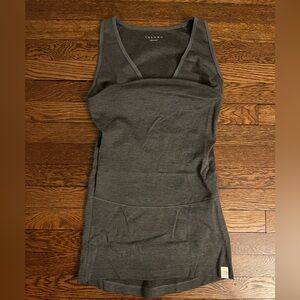 Lalabu Soothe Shirt Postpartum Babywearing Top, Gray - Size Medium